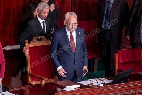 13 novembre 2019 : Rached Ghannouchi élu Président de l'ARP. L’Assemblée des Représentants du Peuple a tenu ce mercredi sa première séance plénière de la nouvelle législature suite aux élections du 6 octobre sous la présidence du doyen des députés Rached Ghannouchi, président du parti Ennahdha et candidat à la présidence de l'ARP. Après des premiers échanges houleux, notamment de la députée Abir Moussi, les députés ont élu avec 123 voix sur 217 Rached Ghannouchi nouveau Président de l'ARP grâce au soutien de dernière minute du parti de Nabil Karoui, Qalb Tounes, malgré une campagne anti Ennahdha. Samira Chaouchi, députée du parti Qalb Tounes est ensuite élue vice présidente de l'ARP.