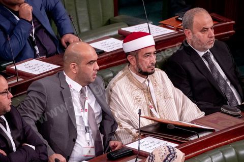 13 novembre 2019 : l'iman Ridha Jaouadi, député de Sfax, de la coalition Al-Karama. L’Assemblée des Représentants du Peuple a tenu ce mercredi sa première séance plénière de la nouvelle législature suite aux élections du 6 octobre sous la présidence du doyen des députés Rached Ghannouchi, président du parti Ennahdha et candidat à la présidence de l'ARP. Après des premiers échanges houleux, notamment de la députée Abir Moussi, les députés ont élu avec 123 voix sur 217 Rached Ghannouchi nouveau Président de l'ARP grâce au soutien de dernière minute du parti de Nabil Karoui, Qalb Tounes, malgré une campagne anti Ennahdha. Samira Chaouchi, députée du parti Qalb Tounes est ensuite élue vice présidente de l'ARP.
