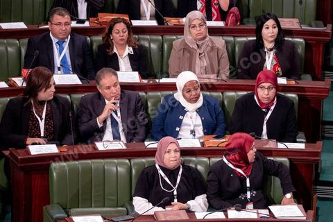 13 novembre 2019 : L’Assemblée des Représentants du Peuple a tenu ce mercredi sa première séance plénière de la nouvelle législature suite aux élections du 6 octobre sous la présidence du doyen des députés Rached Ghannouchi, président du parti Ennahdha et candidat à la présidence de l'ARP. Après des premiers échanges houleux, notamment de la députée Abir Moussi, les députés ont élu avec 123 voix sur 217 Rached Ghannouchi nouveau Président de l'ARP grâce au soutien de dernière minute du parti de Nabil Karoui, Qalb Tounes, malgré une campagne anti Ennahdha. Samira Chaouchi, députée du parti Qalb Tounes est ensuite élue vice présidente de l'ARP.