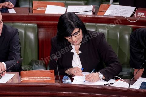 13 novembre 2019 : Abir et les députés de son parti. L’Assemblée des Représentants du Peuple a tenu ce mercredi sa première séance plénière de la nouvelle législature suite aux élections du 6 octobre sous la présidence du doyen des députés Rached Ghannouchi, président du parti Ennahdha et candidat à la présidence de l'ARP. Après des premiers échanges houleux, notamment de la députée Abir Moussi, les députés ont élu avec 123 voix sur 217 Rached Ghannouchi nouveau Président de l'ARP grâce au soutien de dernière minute du parti de Nabil Karoui, Qalb Tounes, malgré une campagne anti Ennahdha. Samira Chaouchi, députée du parti Qalb Tounes est ensuite élue vice présidente de l'ARP.