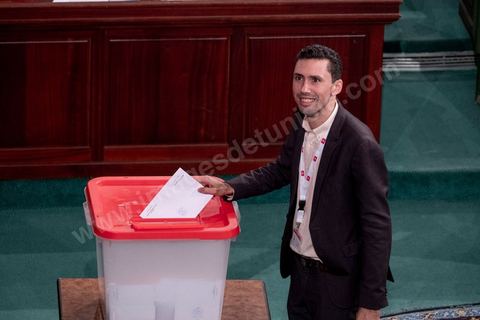 13 novembre 2019 : L’Assemblée des Représentants du Peuple a tenu ce mercredi sa première séance plénière de la nouvelle législature suite aux élections du 6 octobre sous la présidence du doyen des députés Rached Ghannouchi, président du parti Ennahdha et candidat à la présidence de l'ARP. Après des premiers échanges houleux, notamment de la députée Abir Moussi, les députés ont élu avec 123 voix sur 217 Rached Ghannouchi nouveau Président de l'ARP grâce au soutien de dernière minute du parti de Nabil Karoui, Qalb Tounes, malgré une campagne anti Ennahdha. Samira Chaouchi, députée du parti Qalb Tounes est ensuite élue vice présidente de l'ARP.