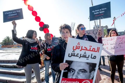 13 novembre 2019 : La Coalition "Ena Zeda" contre le harcèlement et les violences sexuels a organisé une manifestation devant l'assemblée à l’occasion de la séance plénière d’ouverture de la 2ème législature 2019-2024.Organisée sous le slogan « Ena Zeda : le harceleur ne légifère pas »,  la manifestation vise la dénonciation de la présence d’un député à l’ARP (Assemblée des Représenatnts du Peuple), accusé de harcèlement sexuel. Il s’agit en l’occurrence de Zouheir Makhlouf qui jouit ainsi de l’immunité parlementaire après avoir prêté serment ce jour à l’ARP. Nawrez Ellafi, représentante de la coalition décalre que cette affaire a permis à plusieurs victimes tunisiennes de briser le silence et de dénoncer les harceleurs à travers la campagne « Ena Zeda » sur les réseaux sociaux.