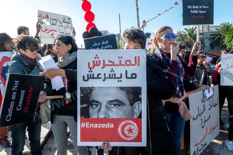 13 novembre 2019 : La Coalition "Ena Zeda" contre le harcèlement et les violences sexuels a organisé une manifestation devant l'assemblée à l’occasion de la séance plénière d’ouverture de la 2ème législature 2019-2024.Organisée sous le slogan « Ena Zeda : le harceleur ne légifère pas »,  la manifestation vise la dénonciation de la présence d’un député à l’ARP (Assemblée des Représenatnts du Peuple), accusé de harcèlement sexuel. Il s’agit en l’occurrence de Zouheir Makhlouf qui jouit ainsi de l’immunité parlementaire après avoir prêté serment ce jour à l’ARP. Nawrez Ellafi, représentante de la coalition décalre que cette affaire a permis à plusieurs victimes tunisiennes de briser le silence et de dénoncer les harceleurs à travers la campagne « Ena Zeda » sur les réseaux sociaux.