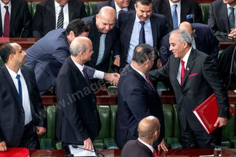 10 janvier 2020 : après près de 2 mois de tractactions pour la formation du gouvernement de Habib Jemli, le Premier Ministre proposé par Ennahdha présente aujourd'hui à l'Assemblée (ARP) son gouvernement et programme pour le vote de confiance. Dans une atmosphère tendue, les bruits de couloirs annoncent l'échec du vote prévu dans la soirée. En cas de rejet, ce sera à Kais Saied, Président de la République de proposer un candidat à la Présidence du gouvernement qui aura deux mois de plus pour former et obtenir le vote de confiance de son gouvernement à l'ARP.