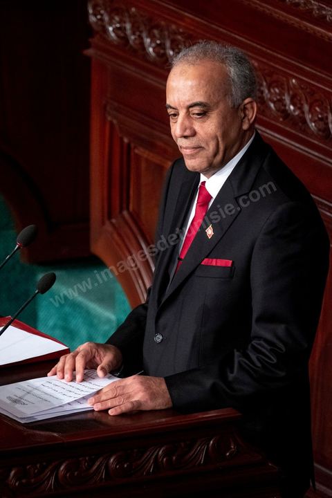 10 janvier 2020 : après près de 2 mois de tractactions pour la formation du gouvernement de Habib Jemli, le Premier Ministre proposé par Ennahdha présente aujourd'hui à l'Assemblée (ARP) son gouvernement et programme pour le vote de confiance. Dans une atmosphère tendue, les bruits de couloirs annoncent l'échec du vote prévu dans la soirée. En cas de rejet, ce sera à Kais Saied, Président de la République de proposer un candidat à la Présidence du gouvernement qui aura deux mois de plus pour former et obtenir le vote de confiance de son gouvernement à l'ARP.