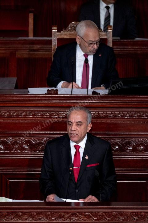 10 janvier 2020 : après près de 2 mois de tractactions pour la formation du gouvernement de Habib Jemli, le Premier Ministre proposé par Ennahdha présente aujourd'hui à l'Assemblée (ARP) son gouvernement et programme pour le vote de confiance. Dans une atmosphère tendue, les bruits de couloirs annoncent l'échec du vote prévu dans la soirée. En cas de rejet, ce sera à Kais Saied, Président de la République de proposer un candidat à la Présidence du gouvernement qui aura deux mois de plus pour former et obtenir le vote de confiance de son gouvernement à l'ARP.