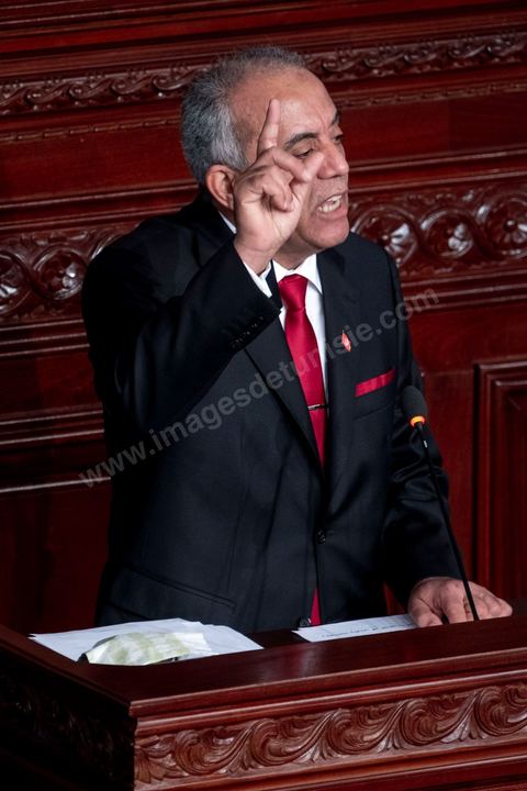 10 janvier 2020 : après près de 2 mois de tractactions pour la formation du gouvernement de Habib Jemli, le Premier Ministre proposé par Ennahdha présente aujourd'hui à l'Assemblée (ARP) son gouvernement et programme pour le vote de confiance. Dans une atmosphère tendue, les bruits de couloirs annoncent l'échec du vote prévu dans la soirée. En cas de rejet, ce sera à Kais Saied, Président de la République de proposer un candidat à la Présidence du gouvernement qui aura deux mois de plus pour former et obtenir le vote de confiance de son gouvernement à l'ARP.