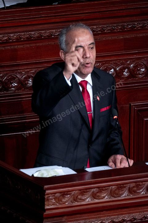 10 janvier 2020 : après près de 2 mois de tractactions pour la formation du gouvernement de Habib Jemli, le Premier Ministre proposé par Ennahdha présente aujourd'hui à l'Assemblée (ARP) son gouvernement et programme pour le vote de confiance. Dans une atmosphère tendue, les bruits de couloirs annoncent l'échec du vote prévu dans la soirée. En cas de rejet, ce sera à Kais Saied, Président de la République de proposer un candidat à la Présidence du gouvernement qui aura deux mois de plus pour former et obtenir le vote de confiance de son gouvernement à l'ARP.