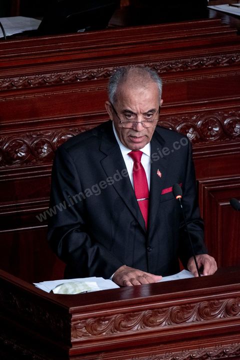 10 janvier 2020 : après près de 2 mois de tractactions pour la formation du gouvernement de Habib Jemli, le Premier Ministre proposé par Ennahdha présente aujourd'hui à l'Assemblée (ARP) son gouvernement et programme pour le vote de confiance. Dans une atmosphère tendue, les bruits de couloirs annoncent l'échec du vote prévu dans la soirée. En cas de rejet, ce sera à Kais Saied, Président de la République de proposer un candidat à la Présidence du gouvernement qui aura deux mois de plus pour former et obtenir le vote de confiance de son gouvernement à l'ARP.