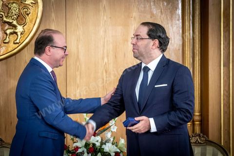 28 février 2020 : passation de pouvoir entre les deux chefs de gouvernement, Youssef Chahed, sortant, et Elyes Fakhfakh, fraichement investi par le parlement. La cérémonie que c'est déroulé en présence des memebres des deux gouvernements commença par un discours de Youssef Chahed puis de Elyes Fakhfakh. 