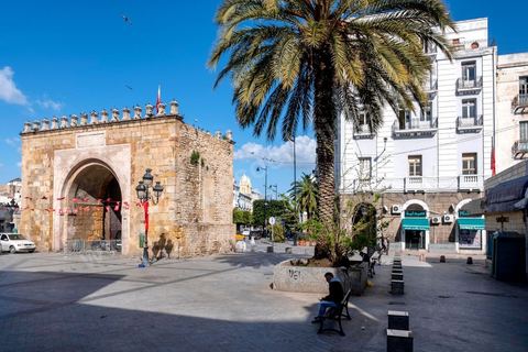4 avril 2020 : lLa medina de Tunis est désertée, la rue Jamaa Ez Zitouna, artère préincipale de la medina de Tunis et rue très touristique où toutes les boutiques sont fermées pendant le confinement imposé par l'état à cause du Covid19. A partir de 18h et jusqu'à 6h du matin un couvre feu a aussi été instauré durant cette période. 