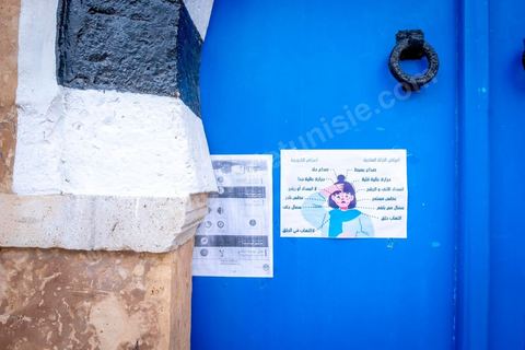 27 mars 2020 : le village touristique de Sidi Bou Saïd pendant le confinement général du au Covid19. D'habitude rempli de tunisiens et de touristes le village est déserté, suels quelmques habitants circulent pour faire leurs courses. 