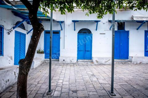 27 mars 2020 : le village touristique de Sidi Bou Saïd pendant le confinement général du au Covid19. D'habitude rempli de tunisiens et de touristes le village est déserté, suels quelmques habitants circulent pour faire leurs courses. 