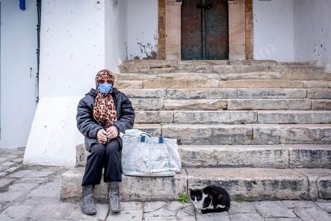 27 mars 2020 : le village touristique de Sidi Bou Saïd pendant le confinement général du au Covid19. D'habitude rempli de tunisiens et de touristes le village est déserté, suels quelmques habitants circulent pour faire leurs courses. 