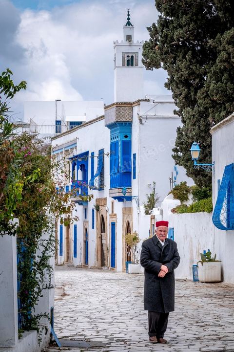 27 mars 2020 : le village touristique de Sidi Bou Saïd pendant le confinement général du au Covid19. D'habitude rempli de tunisiens et de touristes le village est déserté, suels quelmques habitants circulent pour faire leurs courses. 