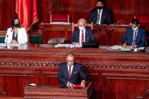 1er septembre 2020 : Hichem Mechichi devant l'ARP lors du vote de confiance du gouvernement de Hichem Mechichi, Premier ministre proposé par le président Kais Saied suite à la démission de Elyes Fakhfakh demandé un mois plus tot par le Président, à l'assemblée des Représentants du Peuple. Après la présentation des membres du gouvernement, le premier ministre nommé présente son programme pour le vote de confiance qui doit avoir lieu dans la soirée après les questions des parlementaires. 