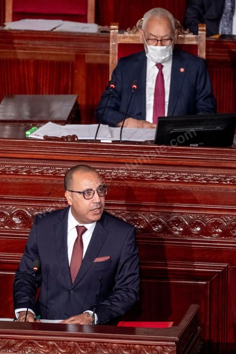 1er septembre 2020 : Hichem Mechichi devant l'ARP lors du vote de confiance du gouvernement de Hichem Mechichi, Premier ministre proposé par le président Kais Saied suite à la démission de Elyes Fakhfakh demandé un mois plus tot par le Président, à l'assemblée des Représentants du Peuple. Après la présentation des membres du gouvernement, le premier ministre nommé présente son programme pour le vote de confiance qui doit avoir lieu dans la soirée après les questions des parlementaires. 