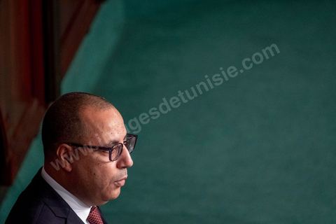 1er septembre 2020 : Hichem Mechichi devant l'ARP lors du vote de confiance du gouvernement de Hichem Mechichi, Premier ministre proposé par le président Kais Saied suite à la démission de Elyes Fakhfakh demandé un mois plus tot par le Président, à l'assemblée des Représentants du Peuple. Après la présentation des membres du gouvernement, le premier ministre nommé présente son programme pour le vote de confiance qui doit avoir lieu dans la soirée après les questions des parlementaires. 