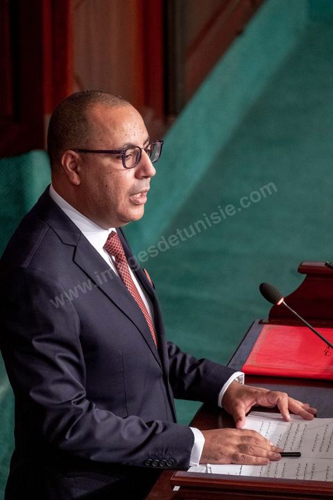 1er septembre 2020 : Hichem Mechichi devant l'ARP lors du vote de confiance du gouvernement de Hichem Mechichi, Premier ministre proposé par le président Kais Saied suite à la démission de Elyes Fakhfakh demandé un mois plus tot par le Président, à l'assemblée des Représentants du Peuple. Après la présentation des membres du gouvernement, le premier ministre nommé présente son programme pour le vote de confiance qui doit avoir lieu dans la soirée après les questions des parlementaires. 