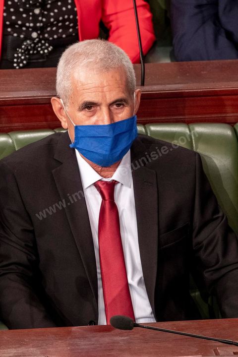 1er septembre 2020 : Hichem Mechichi devant l'ARP lors du vote de confiance du gouvernement de Hichem Mechichi, Premier ministre proposé par le président Kais Saied suite à la démission de Elyes Fakhfakh demandé un mois plus tot par le Président, à l'assemblée des Représentants du Peuple. Après la présentation des membres du gouvernement, le premier ministre nommé présente son programme pour le vote de confiance qui doit avoir lieu dans la soirée après les questions des parlementaires. 