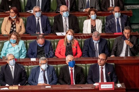 1er septembre 2020 : Hichem Mechichi devant l'ARP lors du vote de confiance du gouvernement de Hichem Mechichi, Premier ministre proposé par le président Kais Saied suite à la démission de Elyes Fakhfakh demandé un mois plus tot par le Président, à l'assemblée des Représentants du Peuple. Après la présentation des membres du gouvernement, le premier ministre nommé présente son programme pour le vote de confiance qui doit avoir lieu dans la soirée après les questions des parlementaires. 