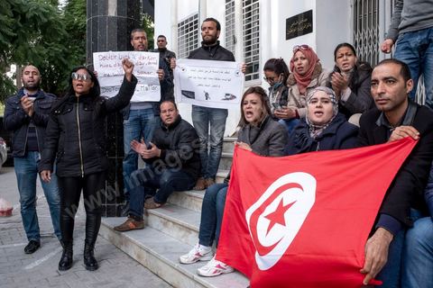 2 décembre 2020 : depuis 6 mois que persiste le sitin ouvert des diplomés docteurs devant le siège du ministère de l’Enseignement supérieur et de la Recherche scientifique rien de nouveau pour leurs révendications. Le Groupe national des docteurs sans emploi demande l’embauche de tous les docteurs chômeurs dans les unités de recherches, établissements universitaires et administrations.
