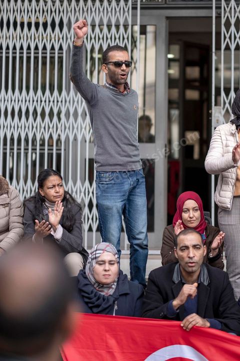 2 décembre 2020 : depuis 6 mois que persiste le sitin ouvert des diplomés docteurs devant le siège du ministère de l’Enseignement supérieur et de la Recherche scientifique rien de nouveau pour leurs révendications. Le Groupe national des docteurs sans emploi demande l’embauche de tous les docteurs chômeurs dans les unités de recherches, établissements universitaires et administrations.