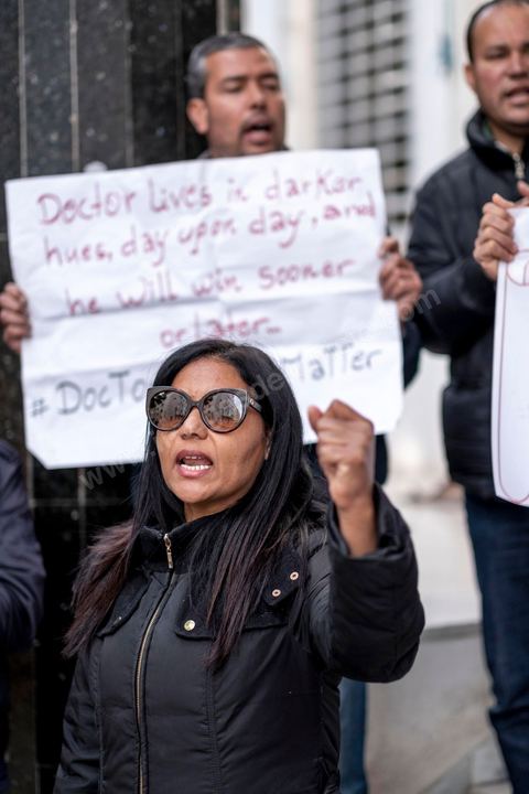2 décembre 2020 : depuis 6 mois que persiste le sitin ouvert des diplomés docteurs devant le siège du ministère de l’Enseignement supérieur et de la Recherche scientifique rien de nouveau pour leurs révendications. Le Groupe national des docteurs sans emploi demande l’embauche de tous les docteurs chômeurs dans les unités de recherches, établissements universitaires et administrations.