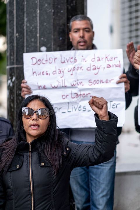 2 décembre 2020 : depuis 6 mois que persiste le sitin ouvert des diplomés docteurs devant le siège du ministère de l’Enseignement supérieur et de la Recherche scientifique rien de nouveau pour leurs révendications. Le Groupe national des docteurs sans emploi demande l’embauche de tous les docteurs chômeurs dans les unités de recherches, établissements universitaires et administrations.