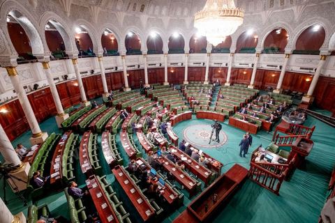 2 décembre 2020 : à l'Assemblée des Représentants du Peuple (ARP) jour de débat du projet de loi de finance, budget du Ministère de l'agriculture pour 2021, seul une trentaine (sur 217) députés présents. Séance présidée par Rached Ghannouchi Président de l'ARP et du parti islamiste Ennahdha. 
