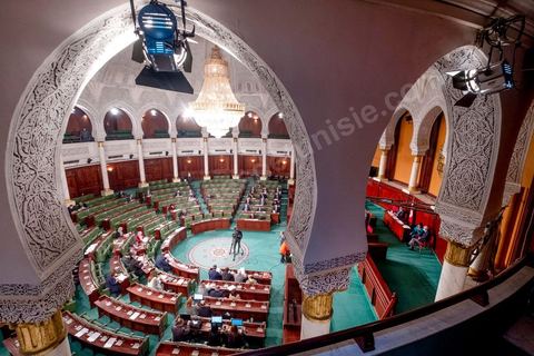 2 décembre 2020 : à l'Assemblée des Représentants du Peuple (ARP) jour de débat du projet de loi de finance, budget du Ministère de l'agriculture pour 2021, seul une trentaine (sur 217) députés présents. Séance présidée par Rached Ghannouchi Président de l'ARP et du parti islamiste Ennahdha. 