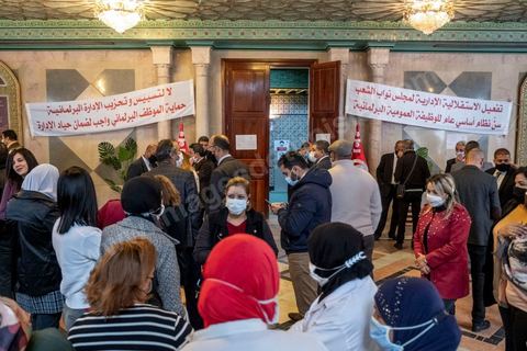 2 décembre 2020 : à l'Assemblée des Représentants du Peuple (ARP) jour de débat du projet de loi de finance, budget du Ministère de l'agriculture pour 2021, seul une trentaine (sur 217) députés présents. Séance présidée par Rached Ghannouchi Président de l'ARP et du parti islamiste Ennahdha. 