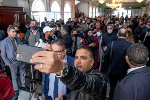 2 décembre 2020 : à l'Assemblée des Représentants du Peuple (ARP) jour de débat du projet de loi de finance, budget du Ministère de l'agriculture pour 2021, seul une trentaine (sur 217) députés présents. Séance présidée par Rached Ghannouchi Président de l'ARP et du parti islamiste Ennahdha. 