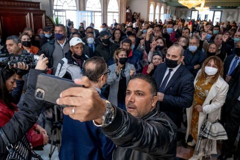 2 décembre 2020 : à l'Assemblée des Représentants du Peuple (ARP) jour de débat du projet de loi de finance, budget du Ministère de l'agriculture pour 2021, seul une trentaine (sur 217) députés présents. Séance présidée par Rached Ghannouchi Président de l'ARP et du parti islamiste Ennahdha. 