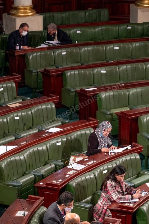 2 décembre 2020 : à l'Assemblée des Représentants du Peuple (ARP) jour de débat du projet de loi de finance, budget du Ministère de l'agriculture pour 2021, seul une trentaine (sur 217) députés présents. Séance présidée par Rached Ghannouchi Président de l'ARP et du parti islamiste Ennahdha. 
