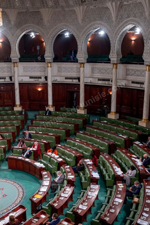 2 décembre 2020 : à l'Assemblée des Représentants du Peuple (ARP) jour de débat du projet de loi de finance, budget du Ministère de l'agriculture pour 2021, seul une trentaine (sur 217) députés présents. Séance présidée par Rached Ghannouchi Président de l'ARP et du parti islamiste Ennahdha. 