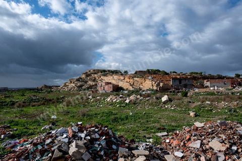 2 décembre 2020 : En haut de Kabaria, l'extension anarchique de la ville continue. Dans le quartier populaire de Kabaria à la sortie sud de Tunis