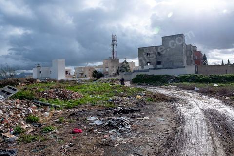 2 décembre 2020 : En haut de Kabaria, l'extension anarchique de la ville continue. Dans le quartier populaire de Kabaria à la sortie sud de Tunis