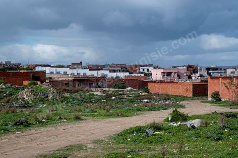 2 décembre 2020 : En haut de Kabaria, l'extension anarchique de la ville continue. Dans le quartier populaire de Kabaria à la sortie sud de Tunis
