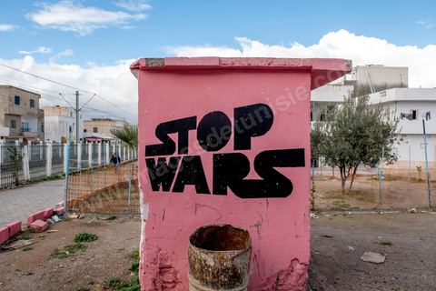 2 décembre 2020 : dans le quartier populaire de Kabaria à la sortie sud de Tunis. Considéré comme un des quartiers les plus pauvres de Tunis, ici les gens ont mauvaises réputations et subissent les maux du pays. 