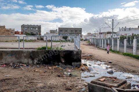2 décembre 2020 : dans le quartier populaire de Kabaria à la sortie sud de Tunis. Considéré comme un des quartiers les plus pauvres de Tunis, ici les gens ont mauvaises réputations et subissent les maux du pays. 