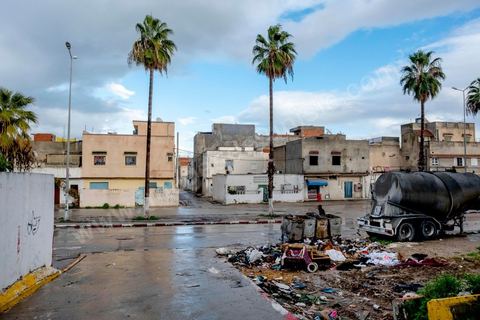 2 décembre 2020 : dans le quartier populaire de Kabaria à la sortie sud de Tunis. Considéré comme un des quartiers les plus pauvres de Tunis, ici les gens ont mauvaises réputations et subissent les maux du pays. 