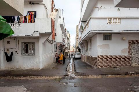 2 décembre 2020 : dans le quartier populaire de Kabaria à la sortie sud de Tunis. Considéré comme un des quartiers les plus pauvres de Tunis, ici les gens ont mauvaises réputations et subissent les maux du pays. 