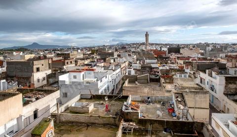 2 décembre 2020 : dans le quartier populaire de Kabaria à la sortie sud de Tunis. Considéré comme un des quartiers les plus pauvres de Tunis, ici les gens ont mauvaises réputations et subissent les maux du pays. 