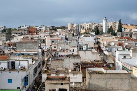 2 décembre 2020 : dans le quartier populaire de Kabaria à la sortie sud de Tunis. Considéré comme un des quartiers les plus pauvres de Tunis, ici les gens ont mauvaises réputations et subissent les maux du pays. 