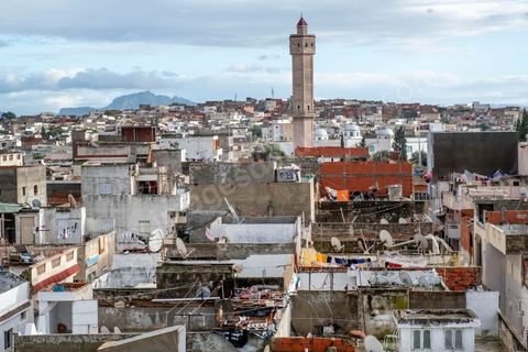 2 décembre 2020 : dans le quartier populaire de Kabaria à la sortie sud de Tunis. Considéré comme un des quartiers les plus pauvres de Tunis, ici les gens ont mauvaises réputations et subissent les maux du pays. 