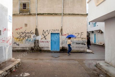 2 décembre 2020 : dans le quartier populaire de Kabaria à la sortie sud de Tunis. Considéré comme un des quartiers les plus pauvres de Tunis, ici les gens ont mauvaises réputations et subissent les maux du pays. 