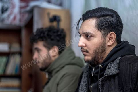 2 décembre 2020 : Ahmed Sassi dans le local de son association de quartier "Génération Contre la Marginalisation", une association indépendante fondée en Décembre 2014. Dans ce petit local de 5 m2 mis à disposition gracieusement par un habitant, les jeunes développent des projets culturels, éducatifs et sociaux pour aider les habitants de Kabaria. offert dans le quartier populaire de Kabaria à la sortie sud de Tunis