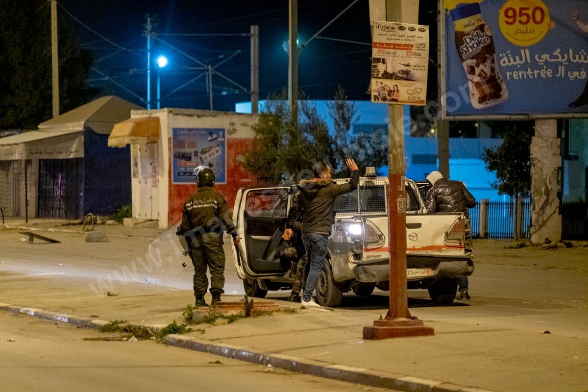 M63-300 Affrontements nocturnes jeunes et police à Ettahdhamen 17012021