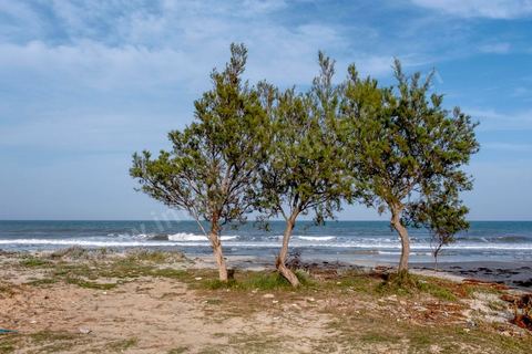 Entre Mahdia et Salakta, la longue place de sable fin est le lieu idéal de départs nocturnes pour les clandestins, malgré les patrouilles de police. 
